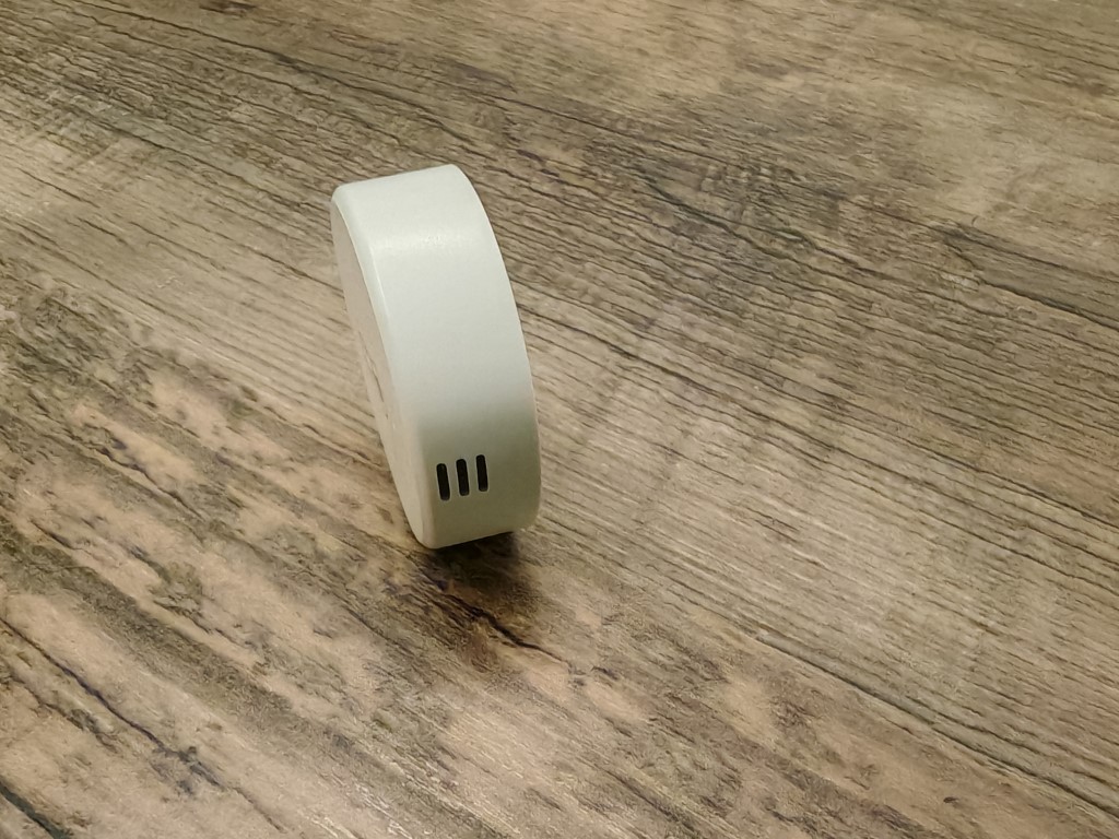 Vorderansicht des Tuya TH02Z