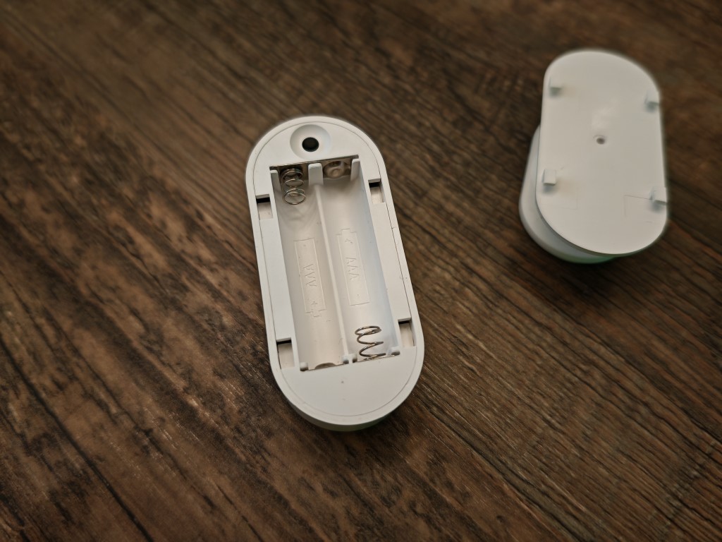 Rückseite des Tuya ZG-204ZM